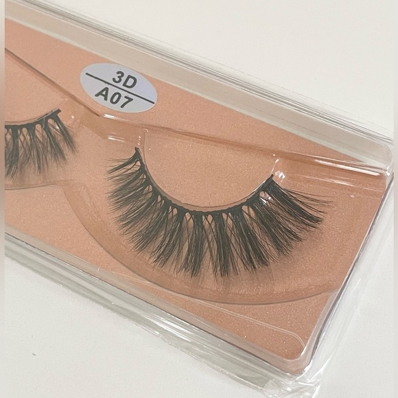 Vegan Faux Mink 3D Light-weight False Volume Eyelashes Style A07 (Lashes only) - Picture 3 of 5